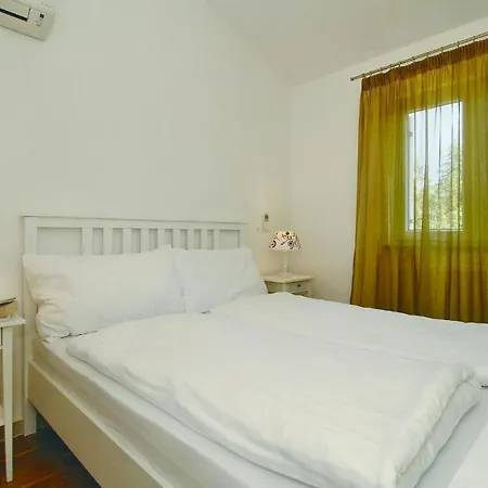 Two-bedroom In Vranici Porec