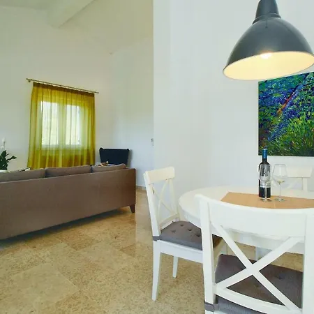 Two-bedroom In Vranici Apartment *